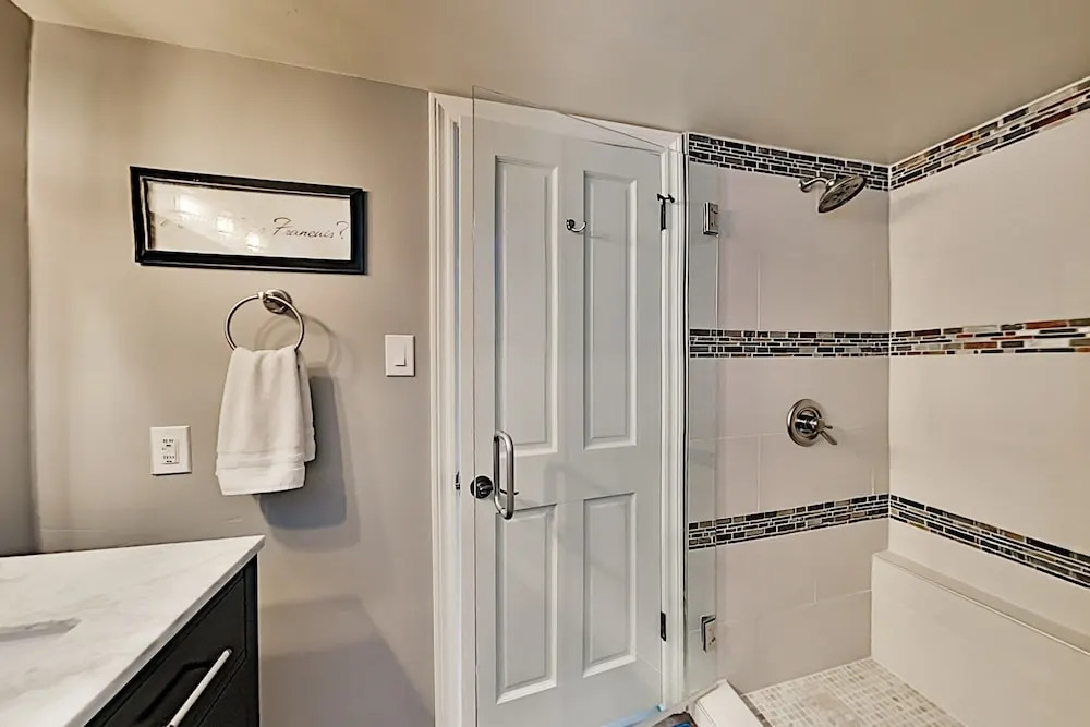 Peaceful Walled Paradise W/ Private Yard & Pool 4 Bedroom Home