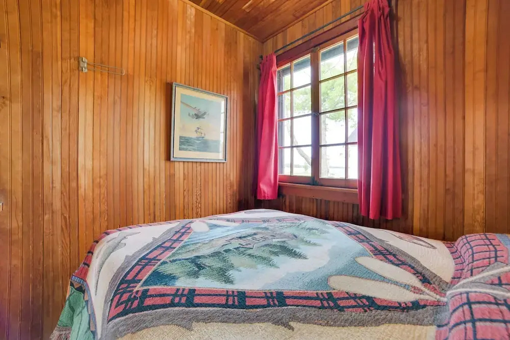 Sandy Beach & Sunset Views: Lakefront Escape!