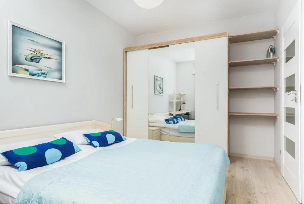 Warsaw Apartment Obozowa by Renters