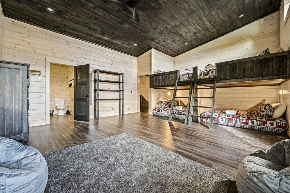 Ski Mountain Swim 3 Bedroom Home by Redawning