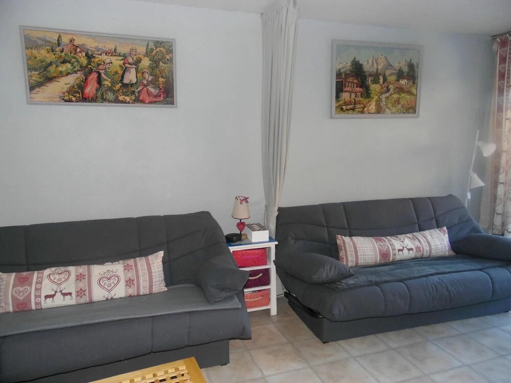 Studio In Allevard, With Wonderful Mountain View, Pool Access, Furnished Garden - 1 Km From The Slopes