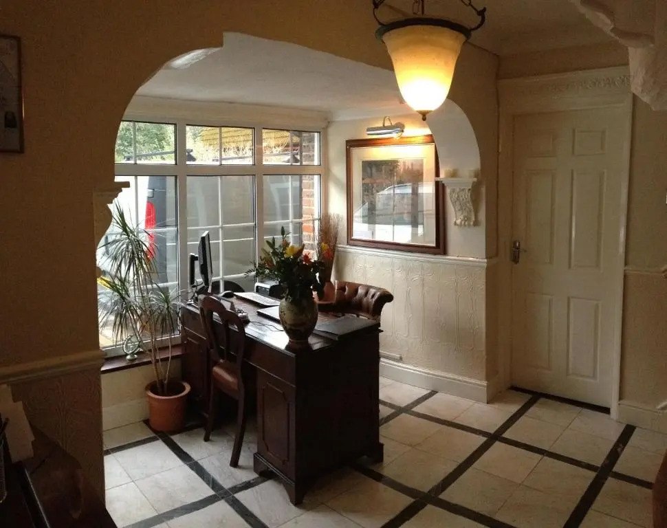 Tanglewood Gatwick Bed & Breakfast