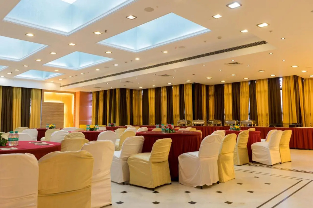 Gemini Continental, Hazratganj