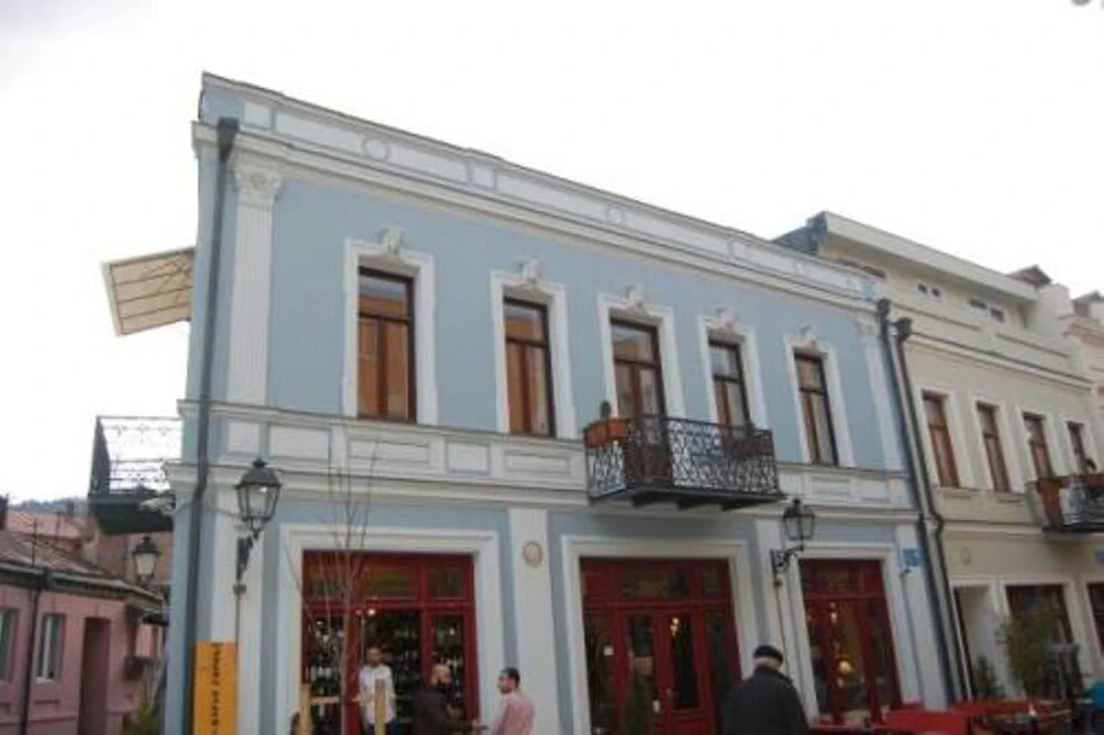 Avenue18