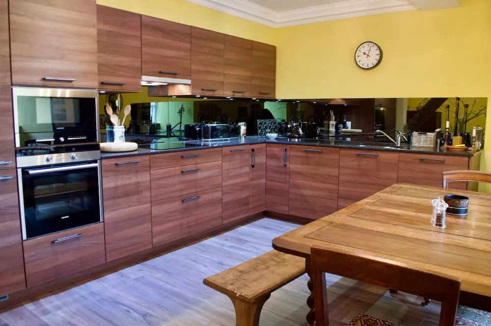 2 Bedroom West End Flat Sleeps 4