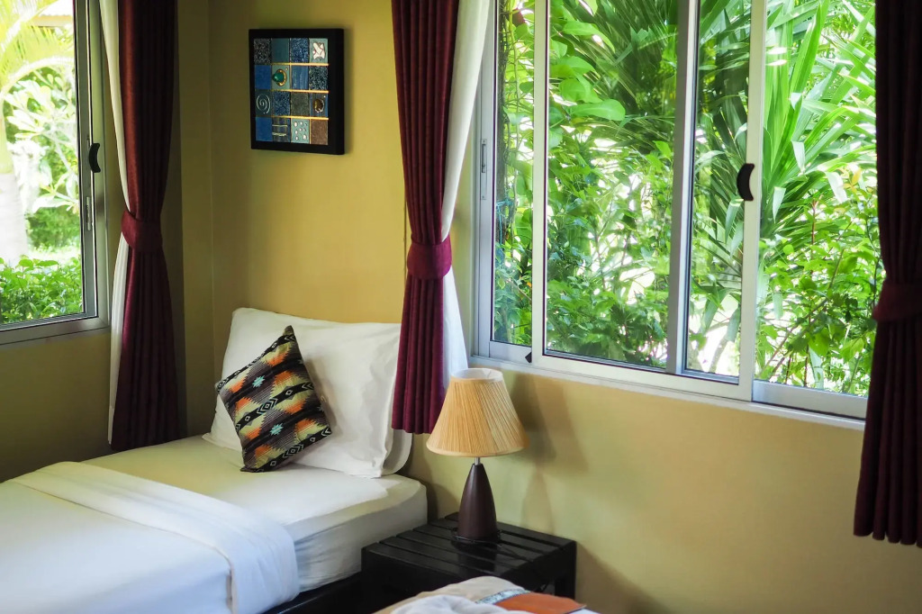 Lanta Castaway Beach Resort