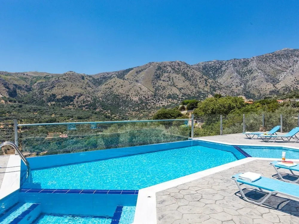 Villa Asigonia with Heated Pool & Whirlpool
