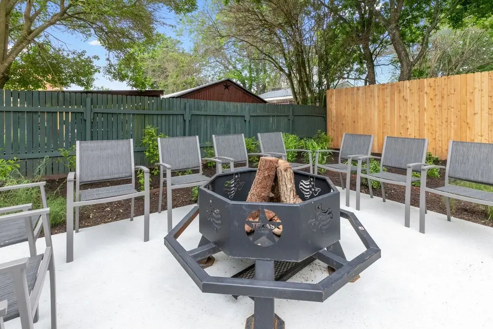 Luxury Haus Near Main St W/pool & Fire Pit