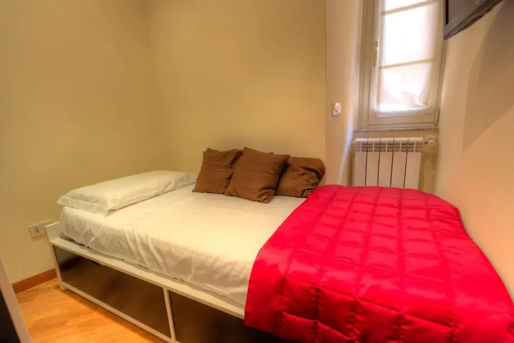 Spanish Steps Hills Apartment