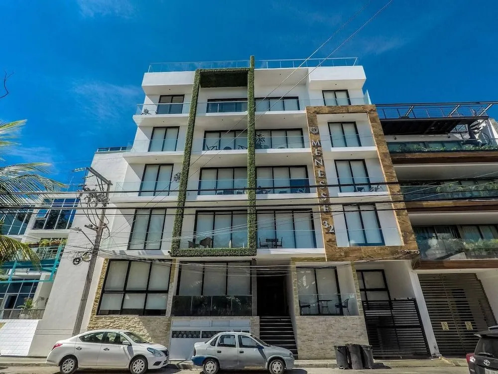 Close To Mamitas Beach, 2 Br for up to 5 sleeps and Rooftop Pool!