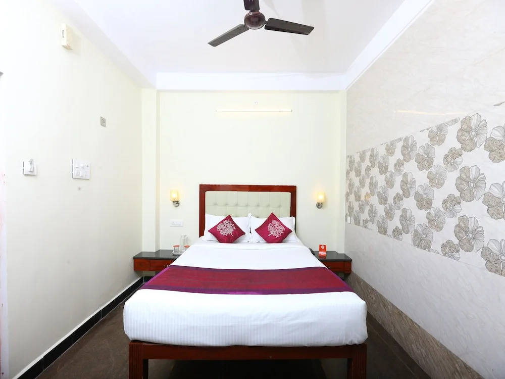 OYO 10675 Prakasam Residency