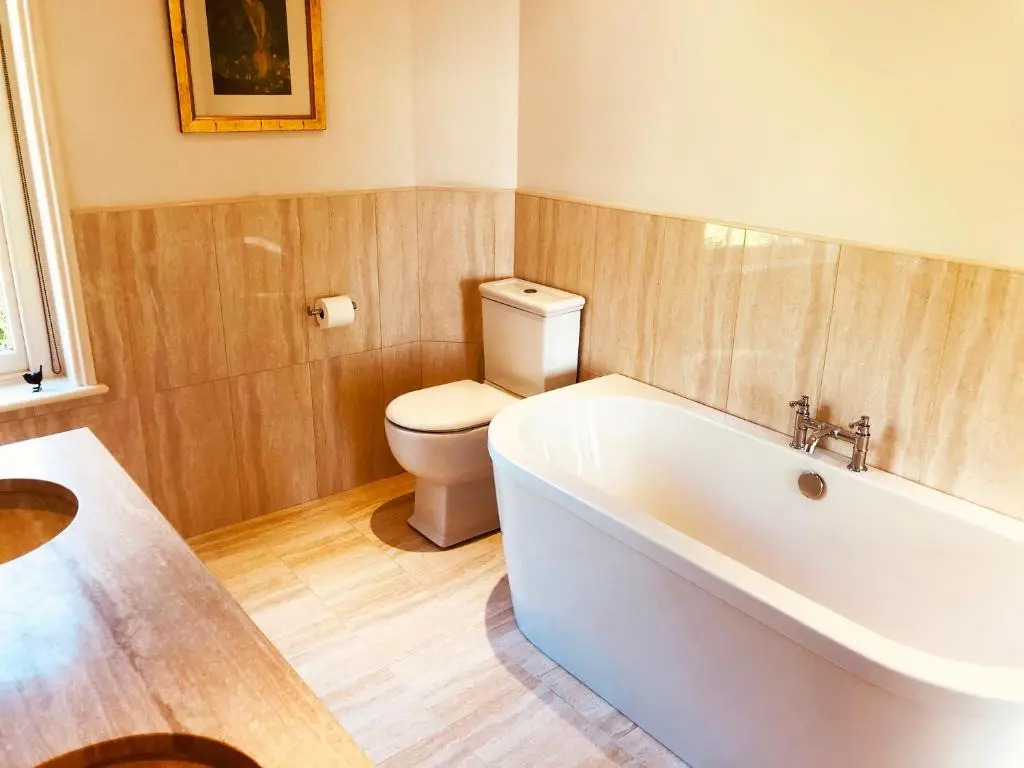 Somerleyton Meadows - The Hideaway Hut & Hot Tub