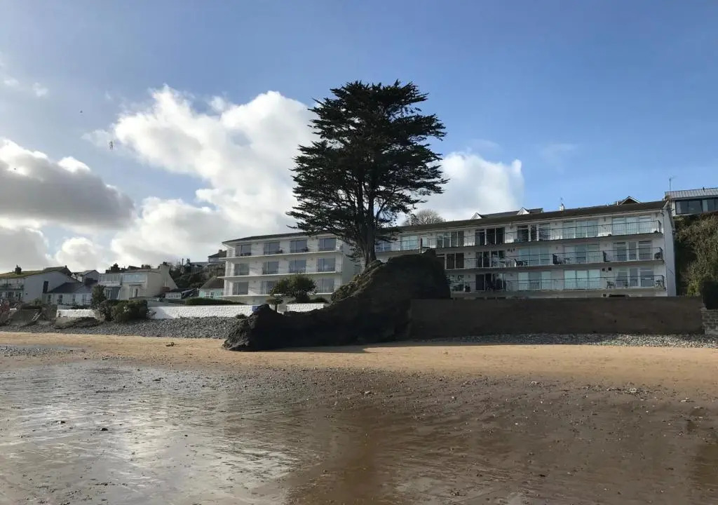 7 Beach Court