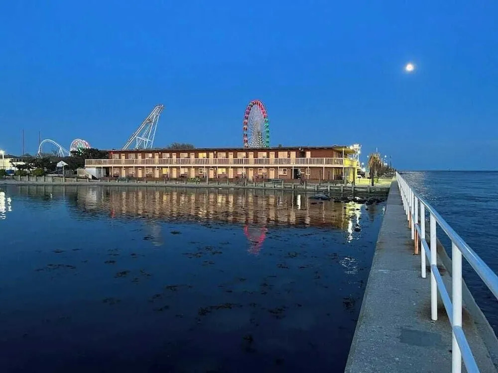 Oceanic Motel