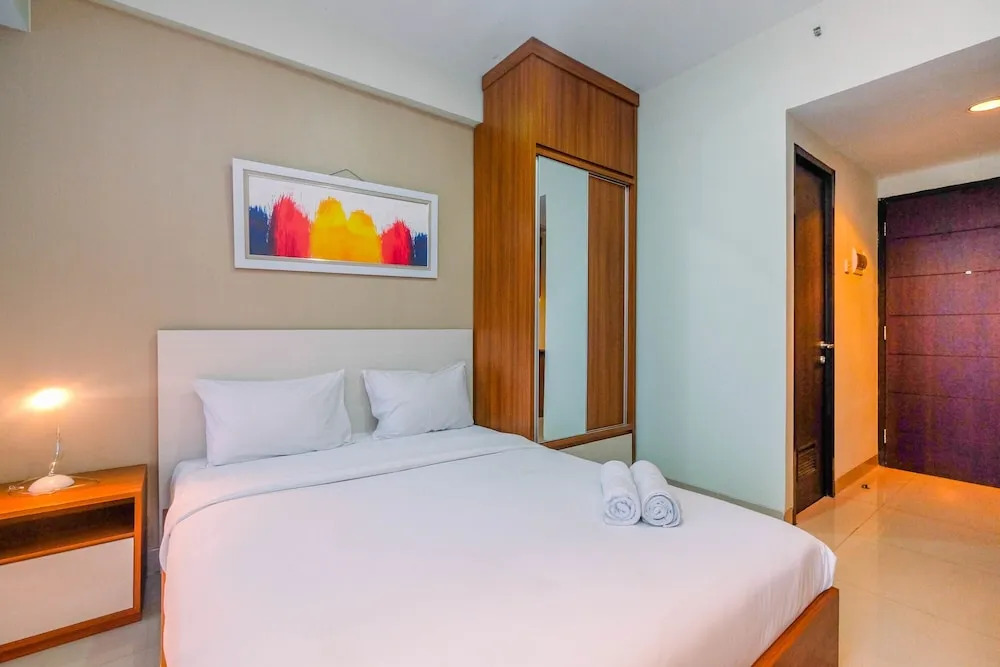Homey And Relaxing Studio Grand Dhika City Apartment