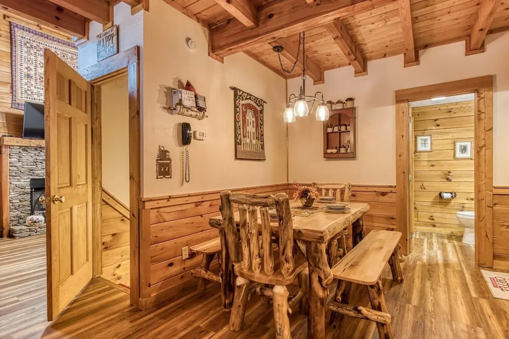Er 247 - Legacy Lodge Great Location - Close To Town! 2 Bedroom Cabin by RedAwning