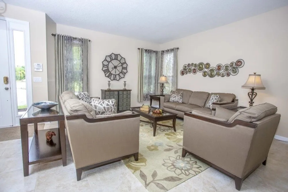 6-bedroom house w/ private pool 10 min from Disney