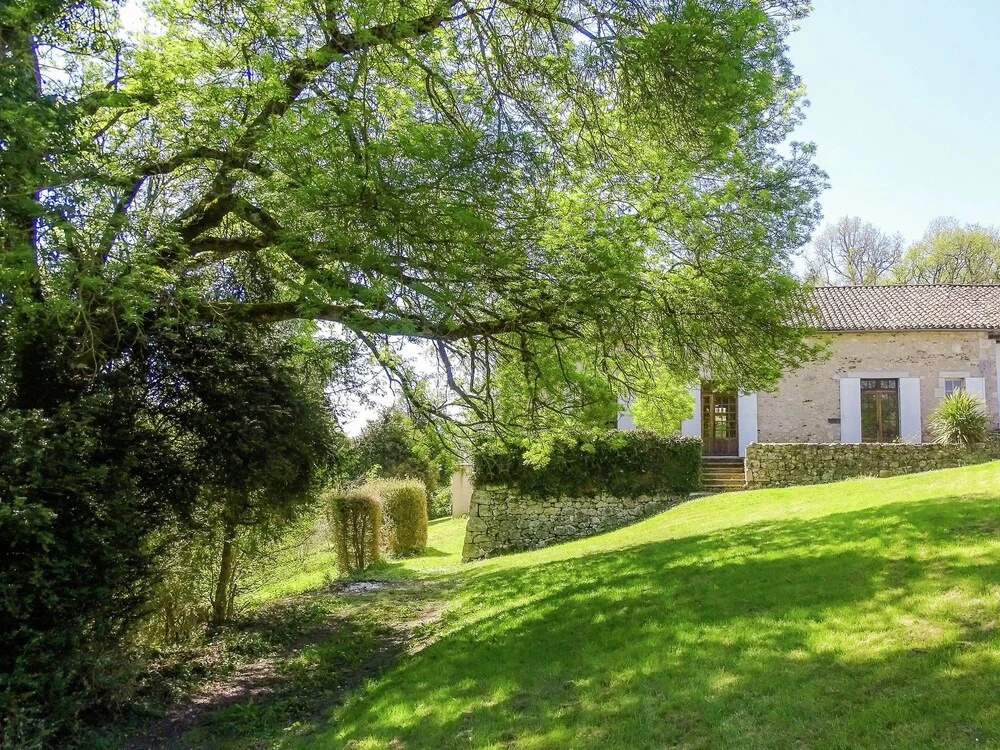 Warm Mansion with Swimming Pool in Sigoules France