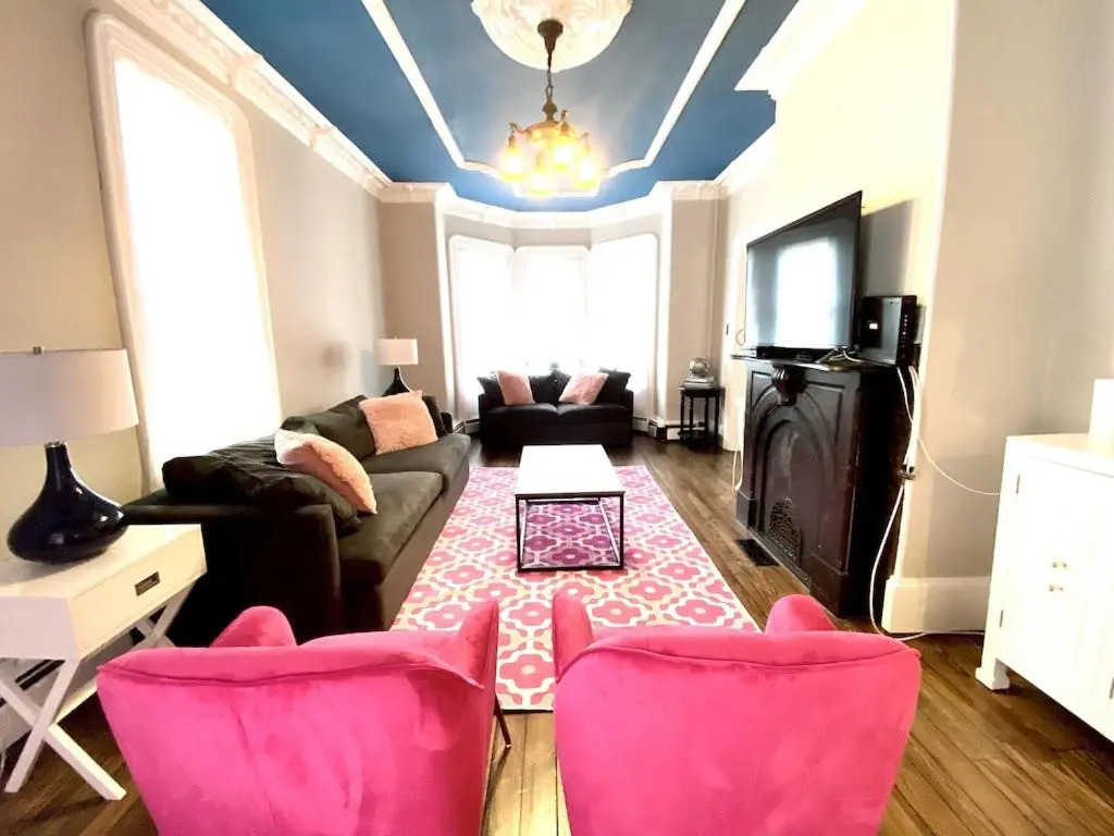 Victorian Manor with heated Saltwater Pool on Jackson Street 300ft To Beach Sleeps 18
