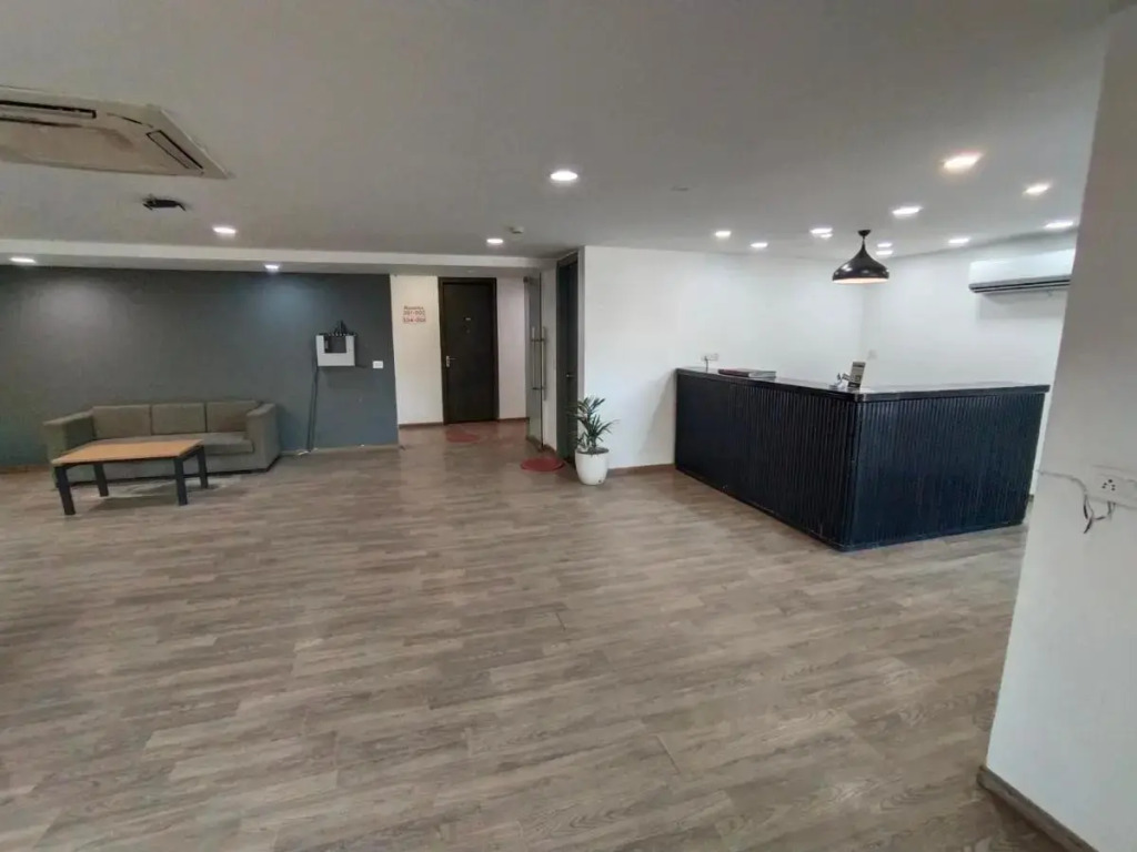 Saltstayz Select – Near Sohna Road City Center