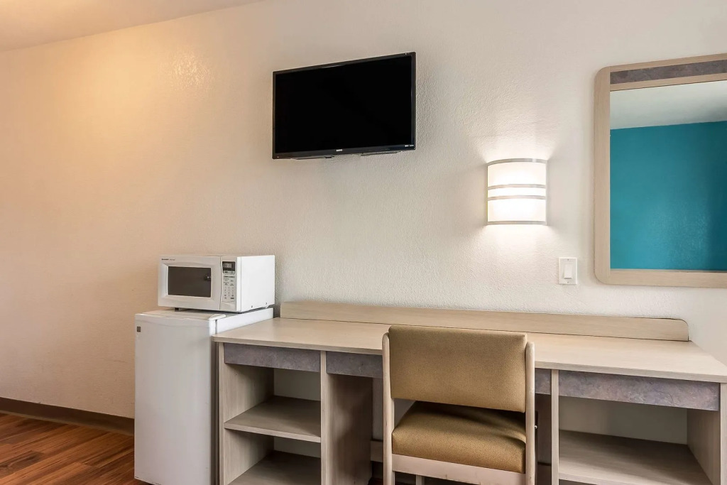 Motel 6-Janesville, WI