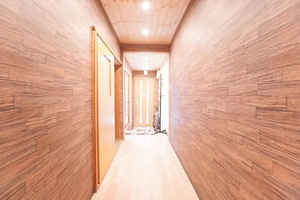 Tsurumibashi House