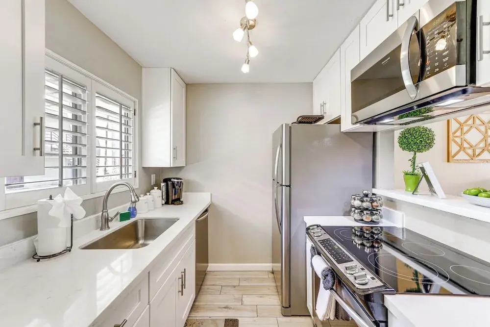 Unwind Poolside, Walk to Old Town! Scottsdale Unit