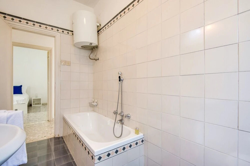 Very Spacious 3 Beds Flat in a Great Area