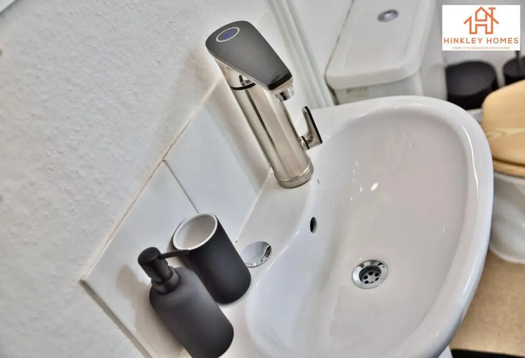 The Highstreet Retreat - Luxurious, Central & Spacious! By Hinkley Homes Short Lets & Serviced Accommodation