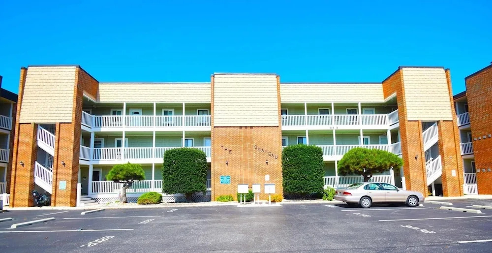 The Chateau 101b 2 Bedroom Condo by RedAwning