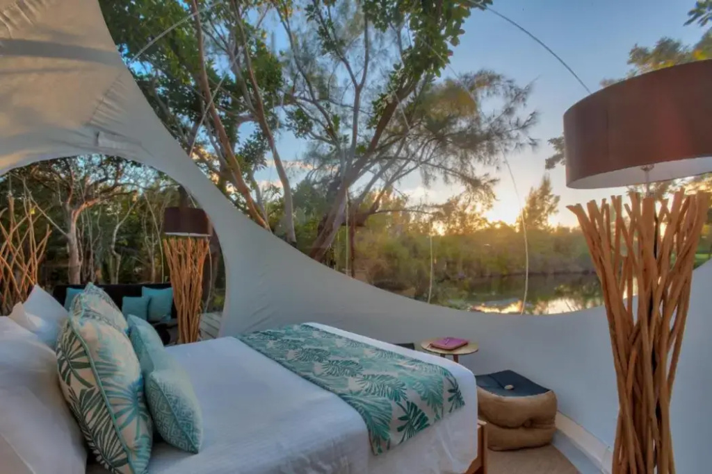 Bubble Lodge Ile aux Cerfs Island
