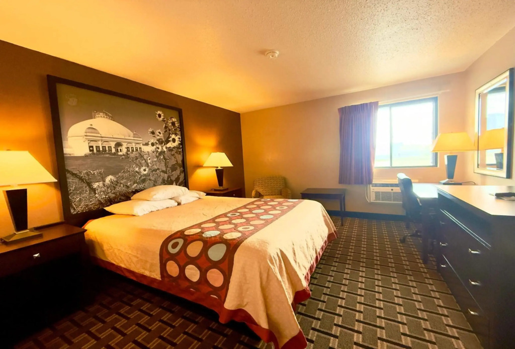Super 8 by Wyndham Melrose