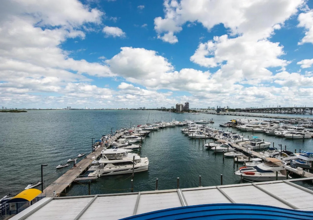 DoubleTree by Hilton Grand Hotel Biscayne Bay