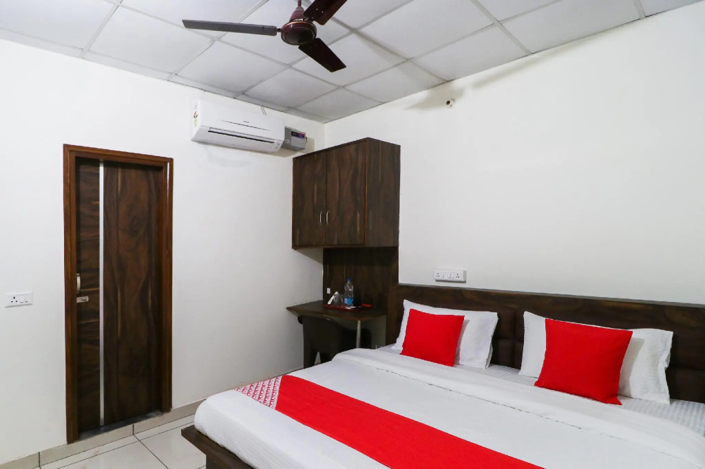 OYO 60858  Hotel RK Inn