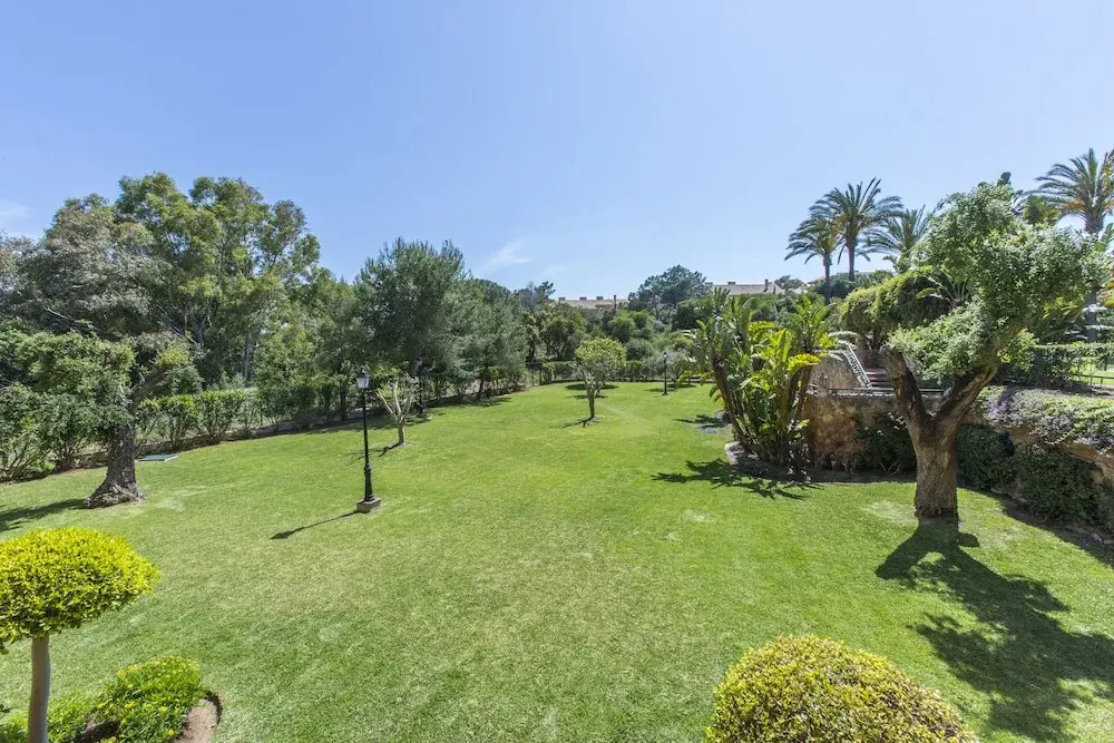 Perfect Location Between Golf and Beach