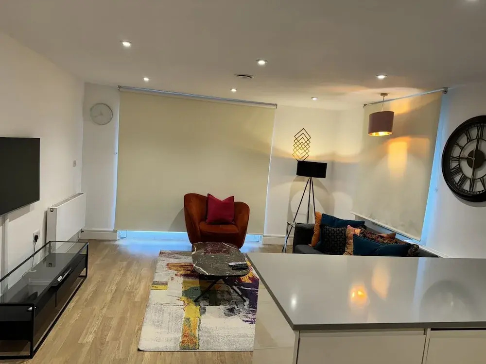Stunning 2 Bed Apartment With Parking