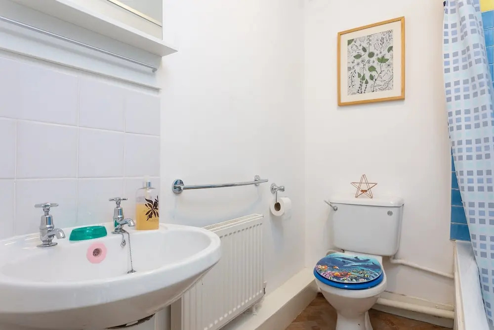 2 Bedroom Flat In South London