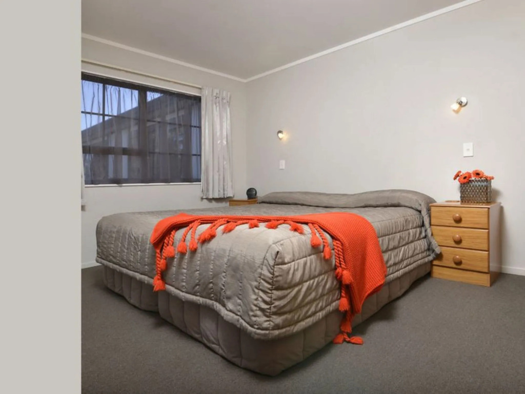 Knightsbridge Court Motor Lodge