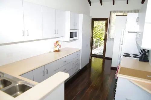 Barrels Beach House, 28 Dulconghi Street
