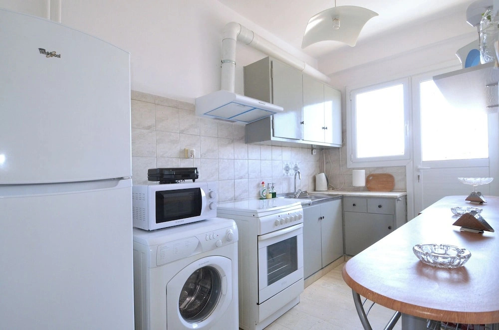 A cute & comfortable 2 bedroom apartment