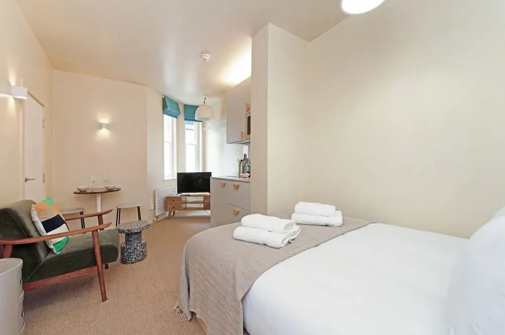 Stylish Lower Ground Studio in Fashionable Primrose Hill
