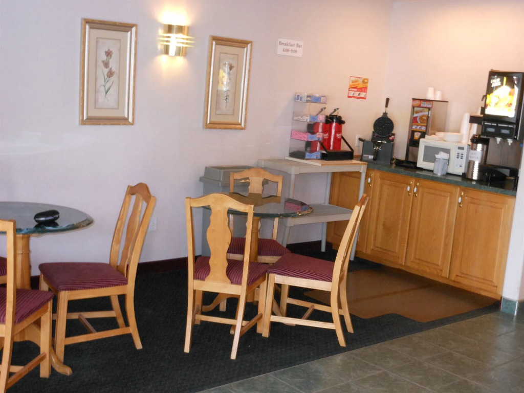 Economy Inn & Suites