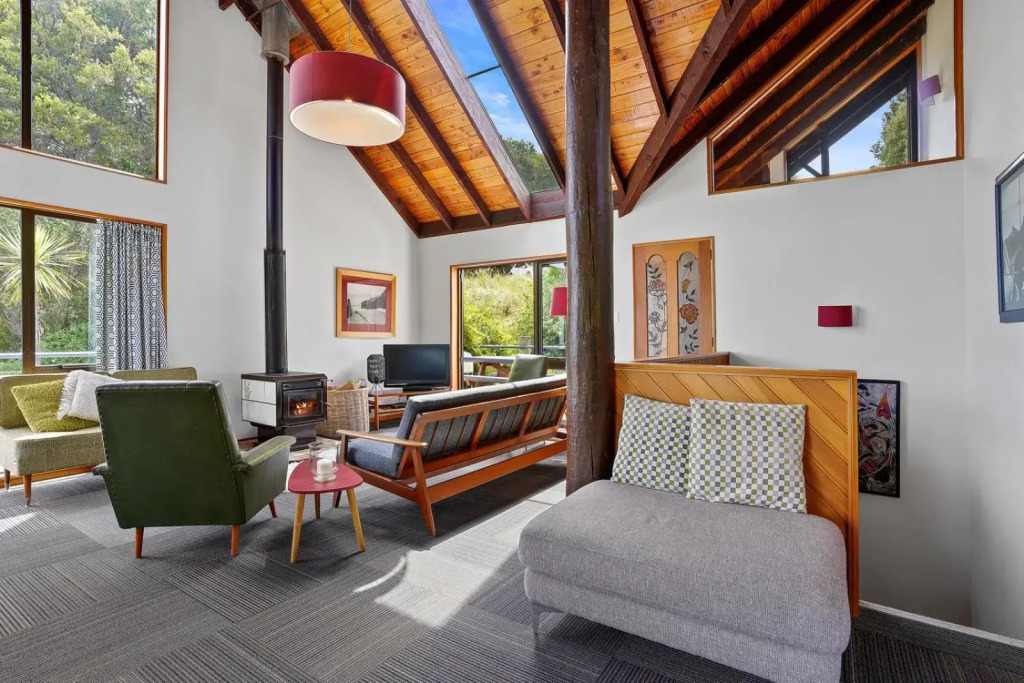 The Tree House - Akaroa Holiday Home