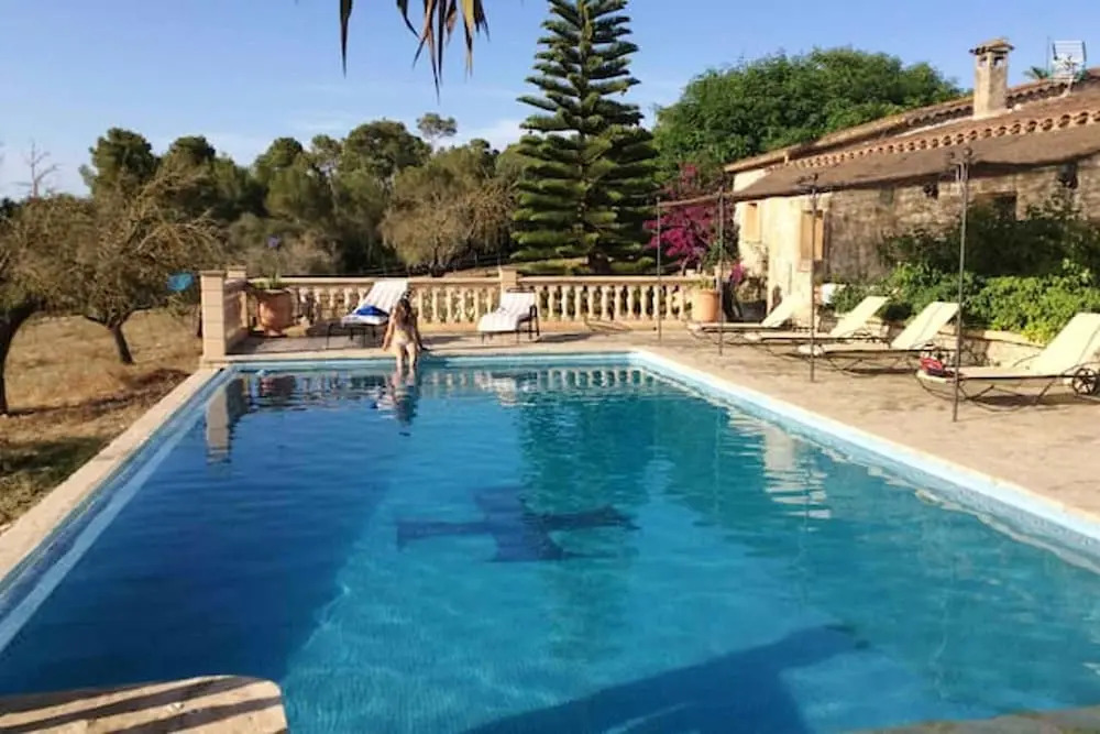 House With one Bedroom in Llubí, With Wonderful Mountain View, Shared Pool, Enclosed Garden Near the Beach