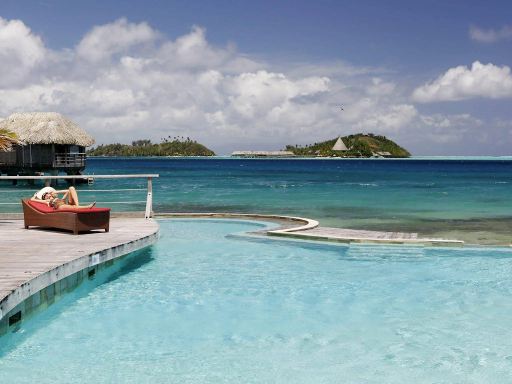 ROYAL BORA BORA