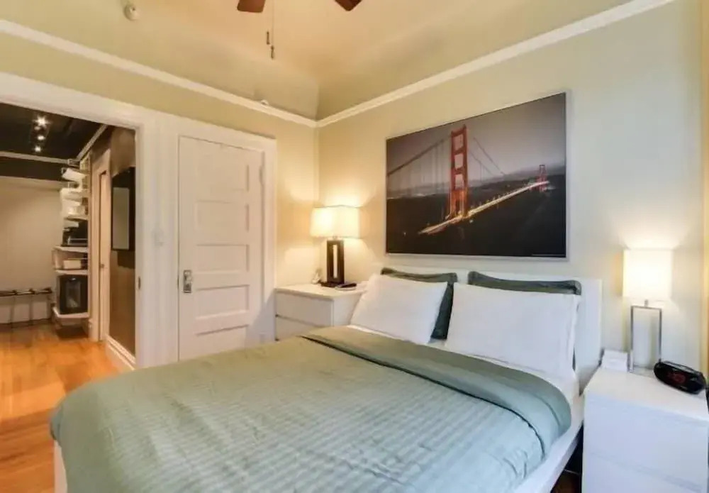 Mission Dolores Suite 1 Bedroom Condo by Redawning
