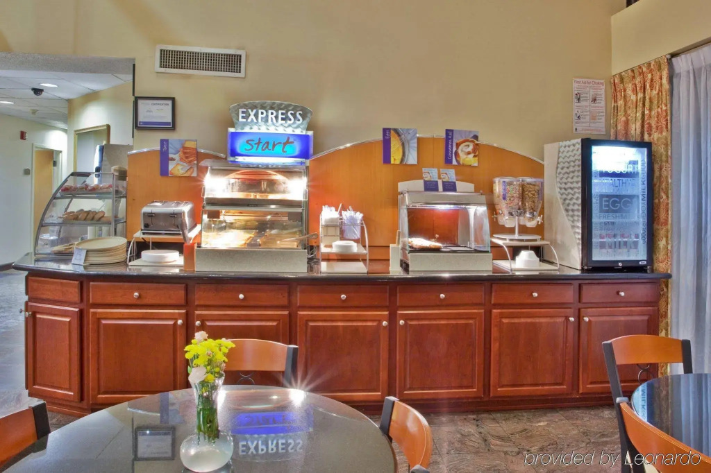 Holiday Inn Express Hotel & Suites Lawrenceville by IHG