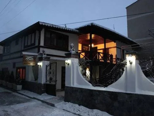 Bujtina Leons Apartments