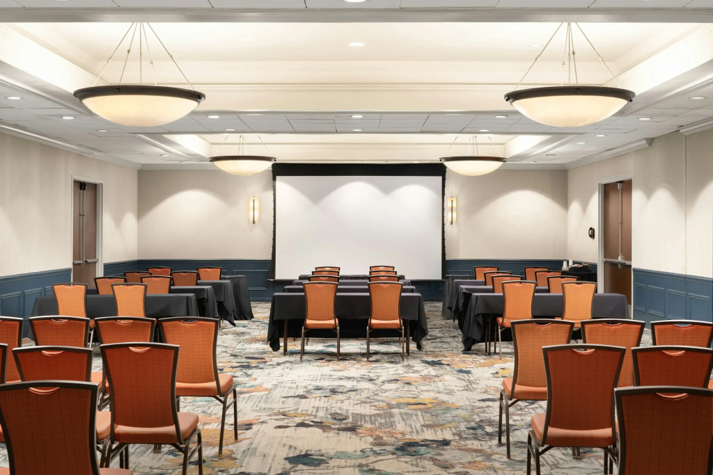 DoubleTree by Hilton Bradley International Airport