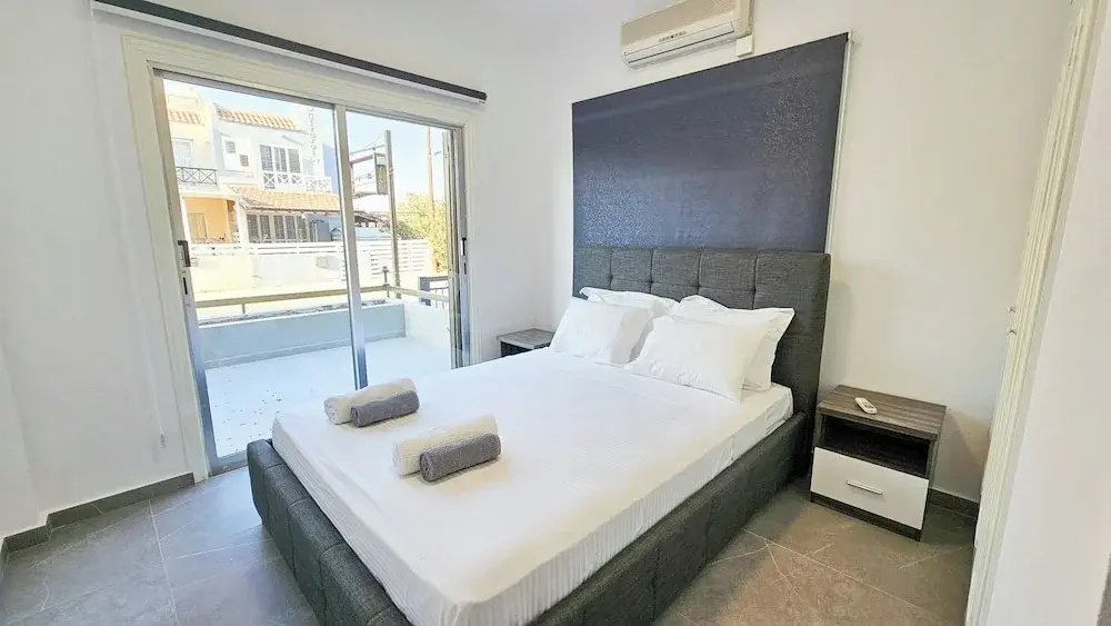 La Magenta Apartments